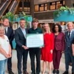 Het aanbieden van de petitie HB